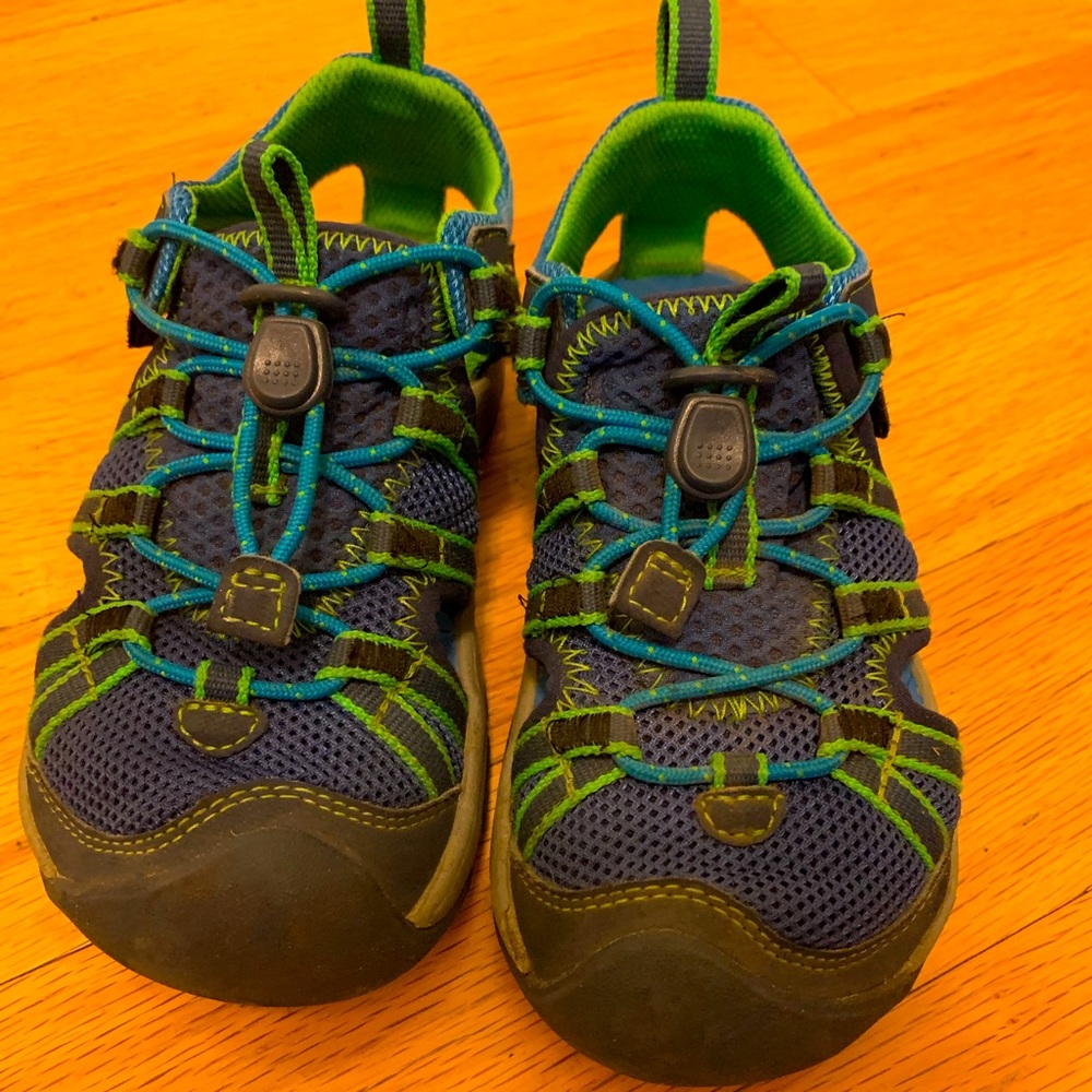 Toddler shoes, size 11!
